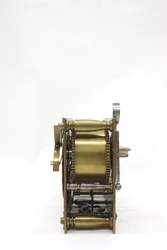 El movimiento, de un reloj de mesa, desde abajo, c.1660